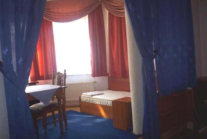 Park Hotel Myslenice Ngoại thất bức ảnh